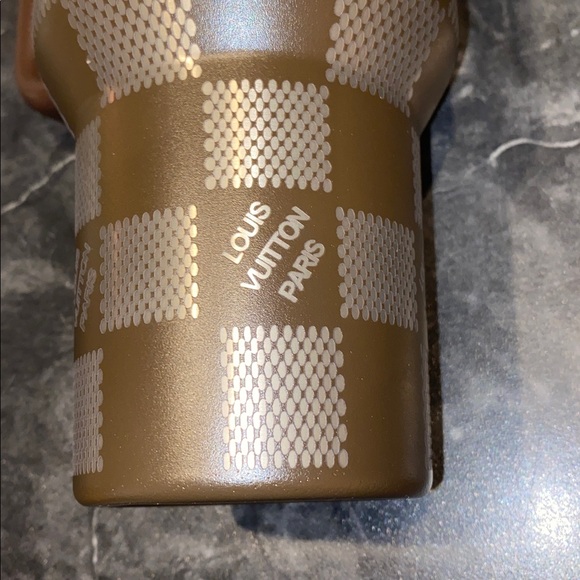 Stanley LV Quencher H2O 40 OZ. Flowstate Tumbler - Picture 4 of 12